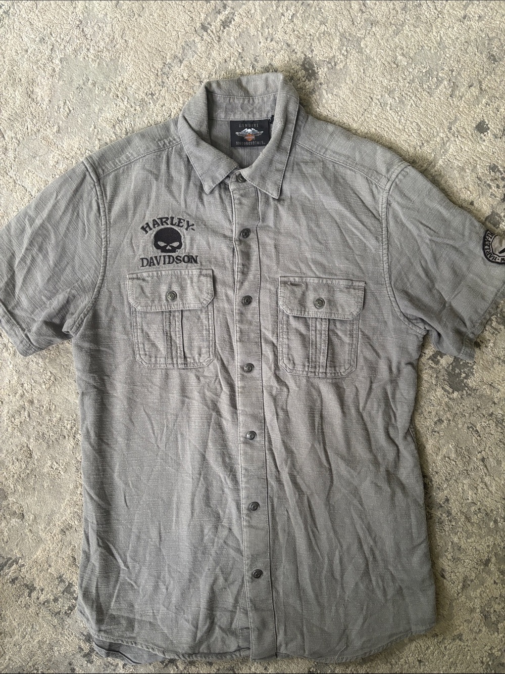 Harley-Davidson Men's Short Sleeve Gray Button-Up Shirt with Chest Pockets